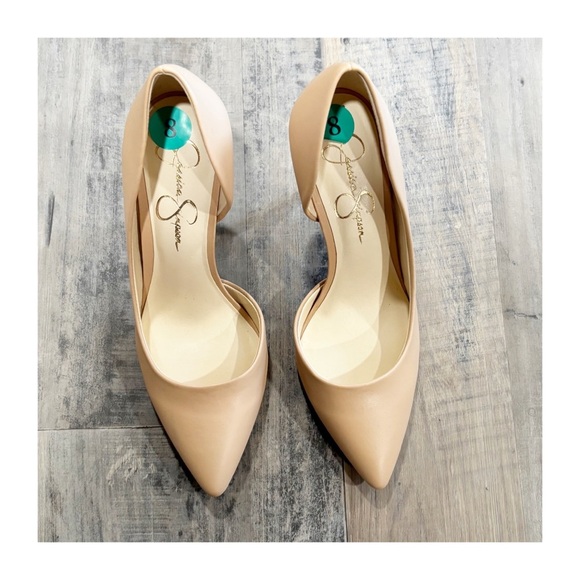 Jessica Simpson Elegant Nude Pumps - Picture 1 of 10